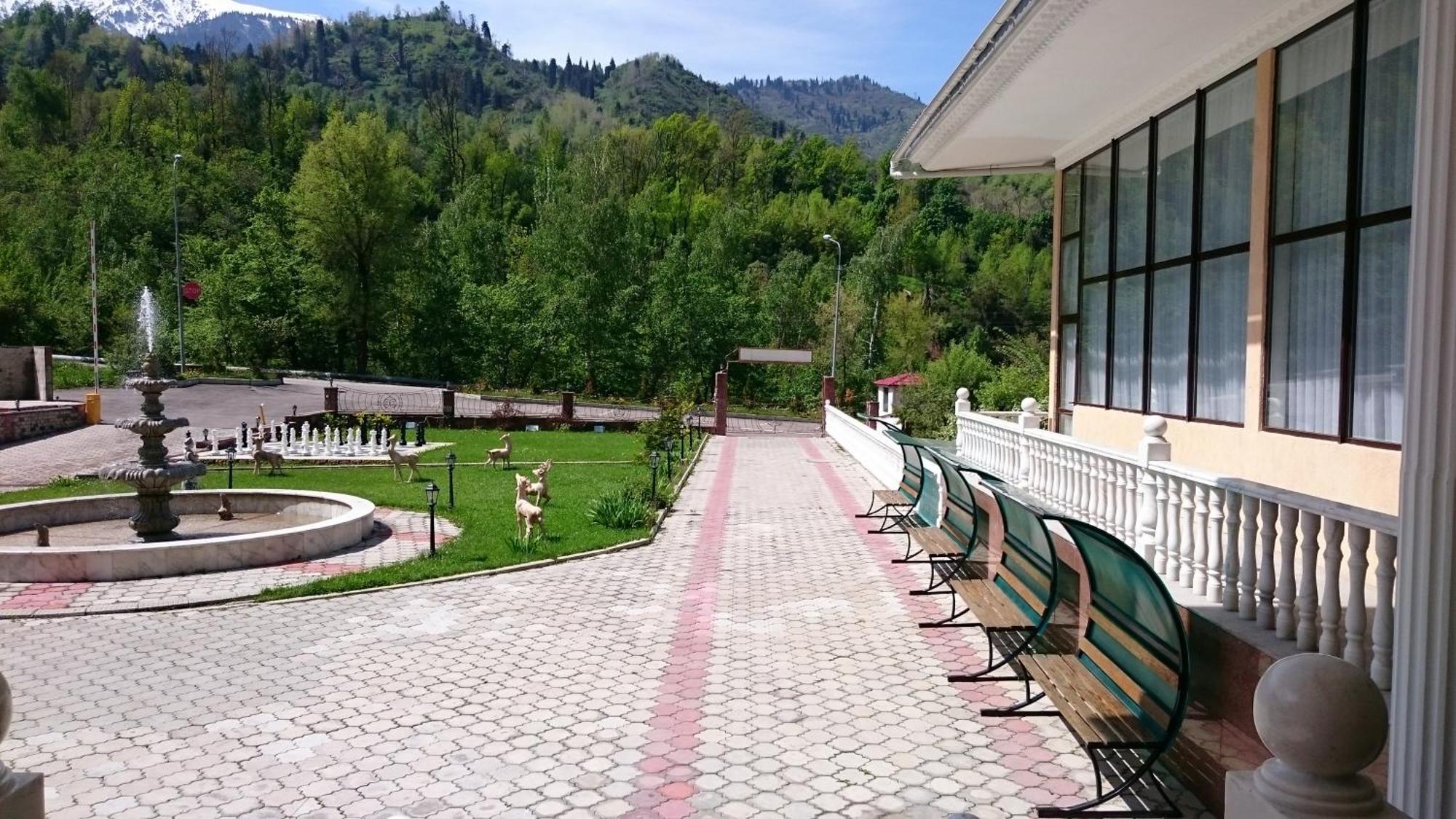 Hotel Эдельвейс Ałma Ata Zewnętrze zdjęcie